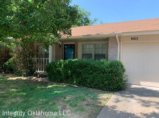 605 Champion Ln, Moore, OK 73160