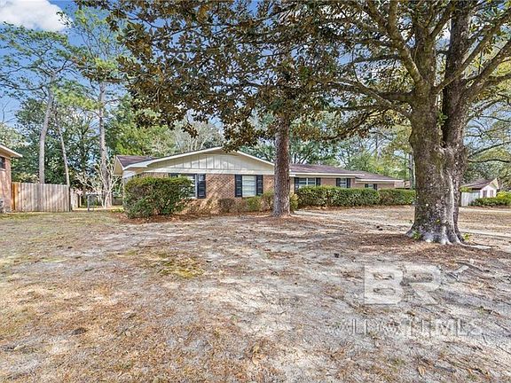 2nd image of 1004 Heidi St