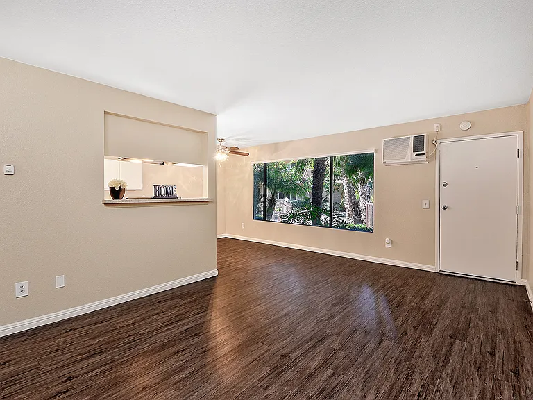 245 E Lincoln Ave — Photo 6