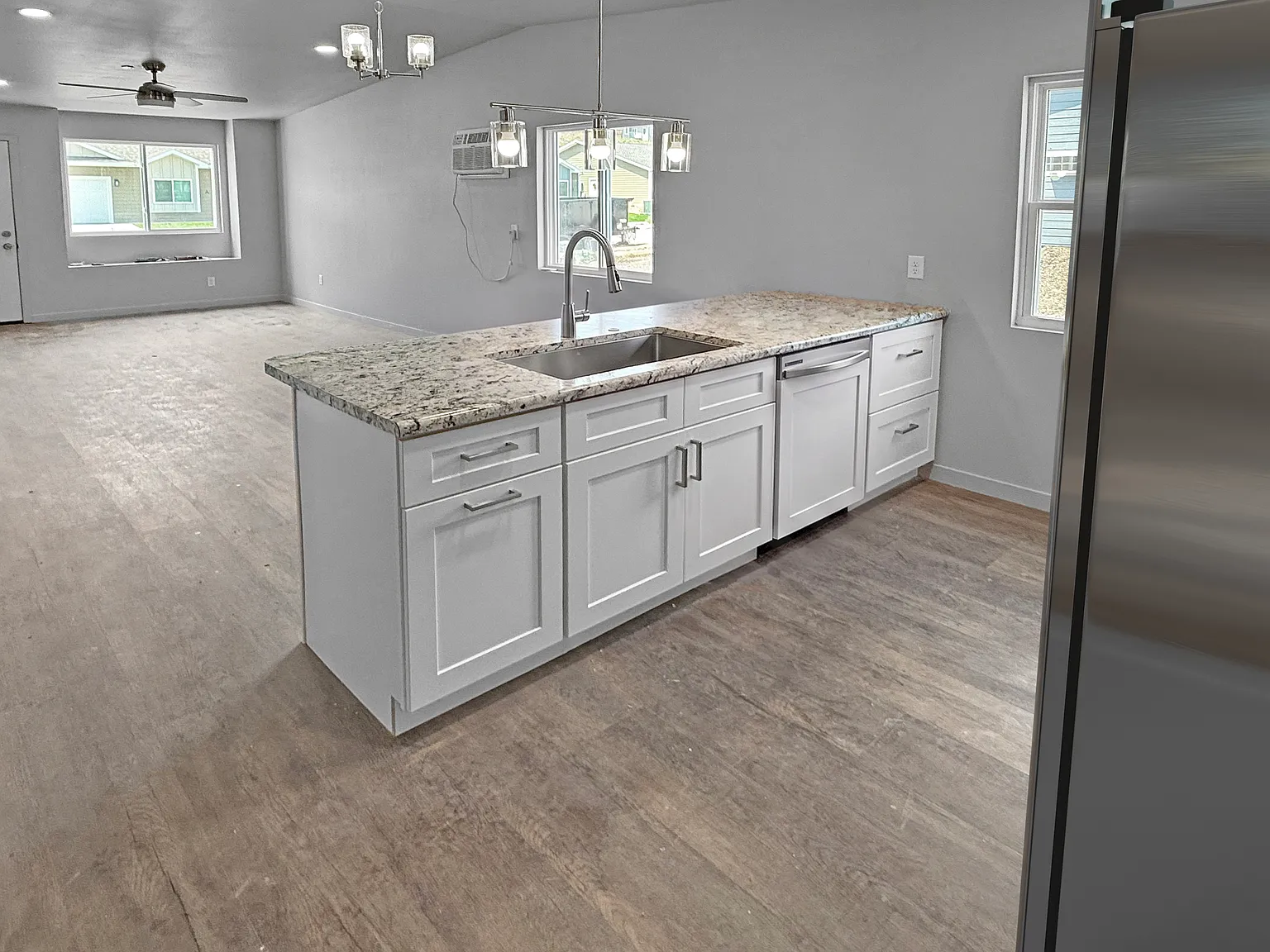 4 bed, 1584 sqft, $2,231 — Photo 3