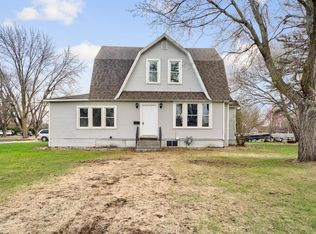 225 E Park St, Belle Plaine, MN 56011