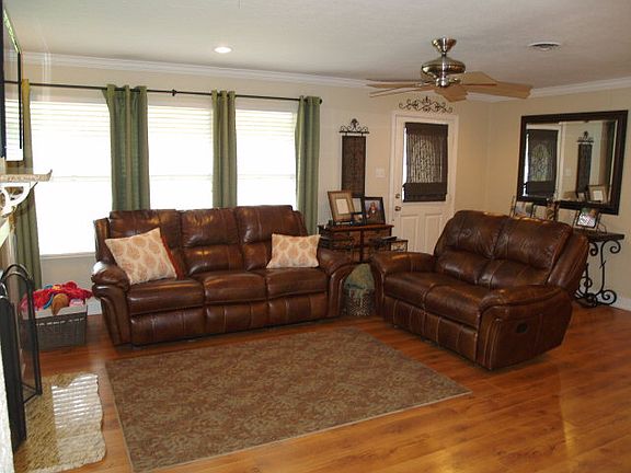 2nd image of 520 Overhill Dr