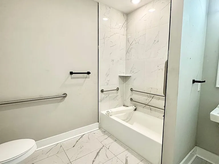 Gorgeous New Diamond St Construction Boasting Luxury Finishes — Photo 33
