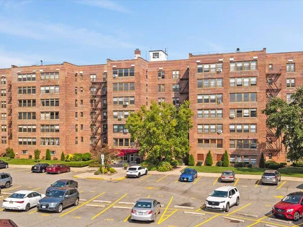 18-35 Corporal Kennedy St APT 4E, Queens, NY 11360