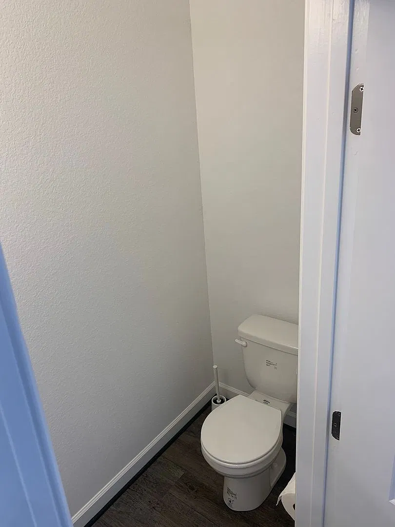 Three Bedroom Available — Photo 2