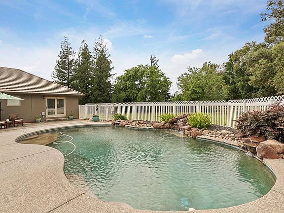 3rd image of 12963 Springtime Ln