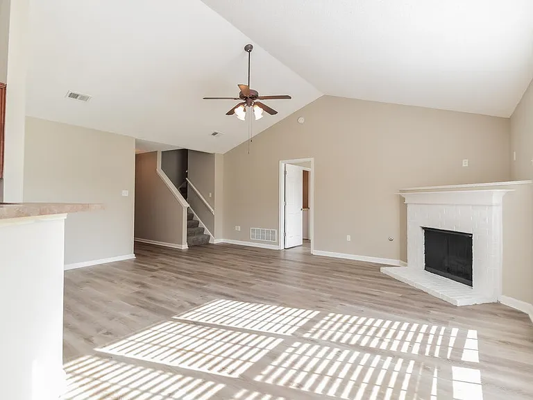 8169 Manhatten Dr — Photo 5