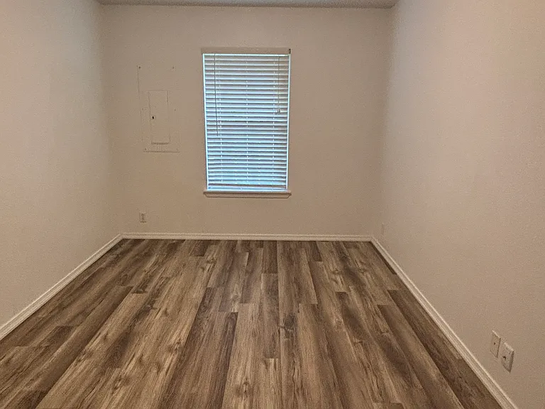 2420 Briarwood Ct NW — Photo 11