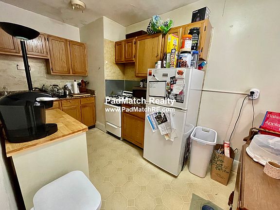 Eat-in-Kitchen