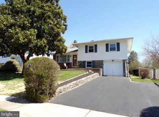 1130 Brookwood Ln, Secane, PA 19018