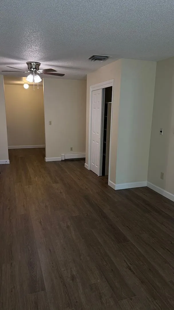 Recently Remodeled 2 Bed 1 Bath Lakeside Dr Condo — Photo 2