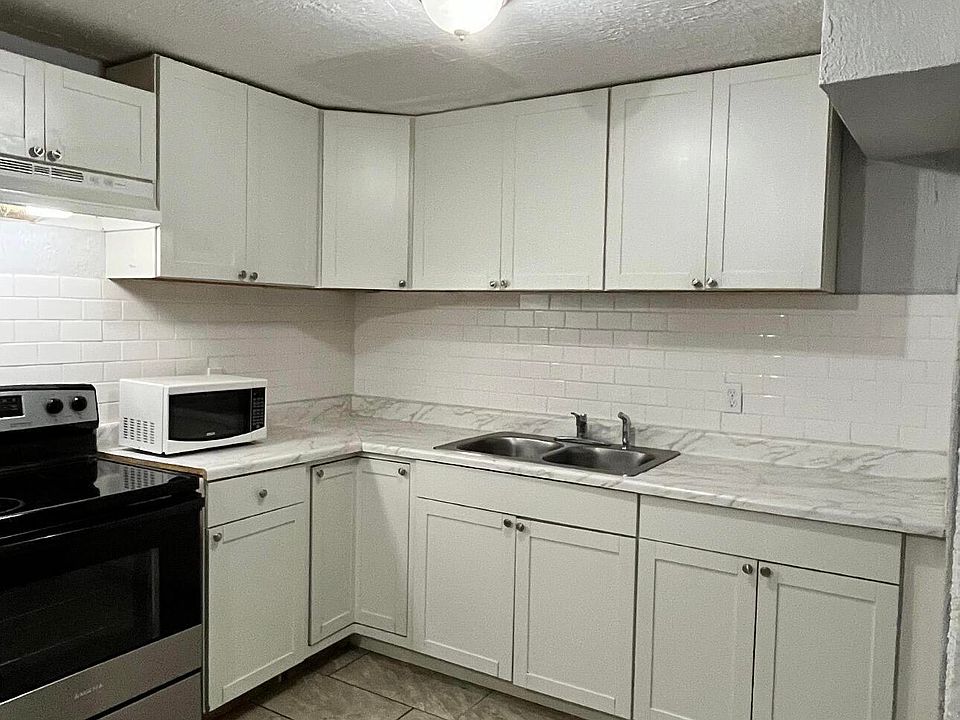 1st image of 4413 Moncrief Rd W