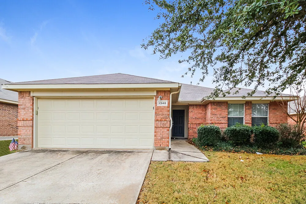 3 bed, 2.0 bath, 1423 sqft, $2,065 — Photo 1