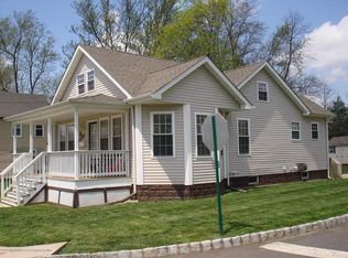 24 Hamilton St, Englishtown, NJ 07726