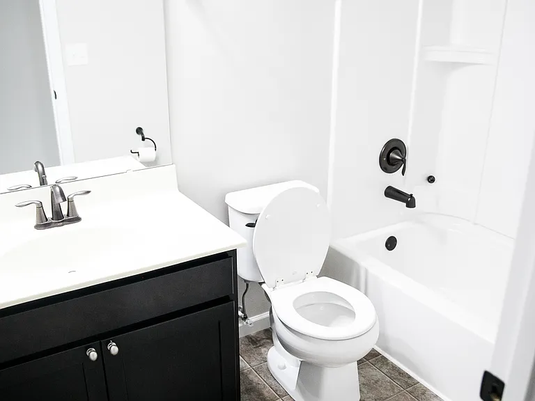 1004 Stillwater Dr — Photo 23