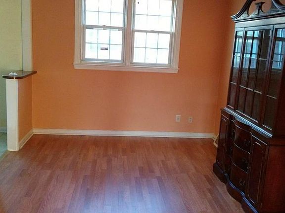 2nd image of 5837 Oxford Ave