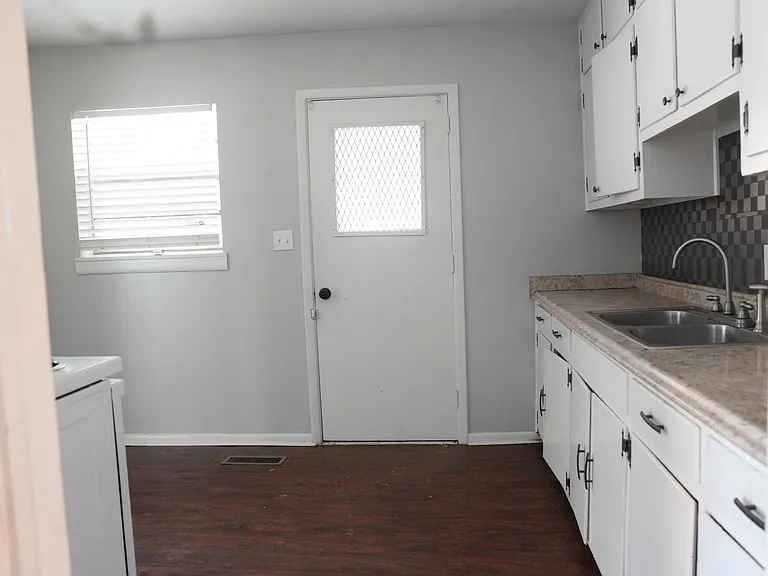 540 43rd St N — Photo 11