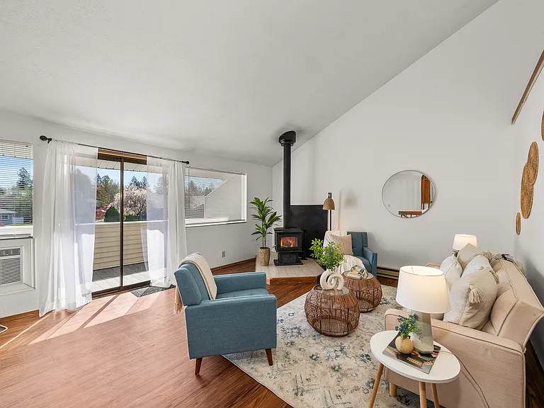 8213 N Colton St — Photo 3