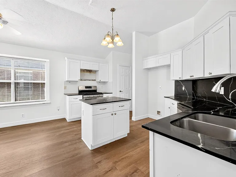 15307 Flemington Ave — Photo 15