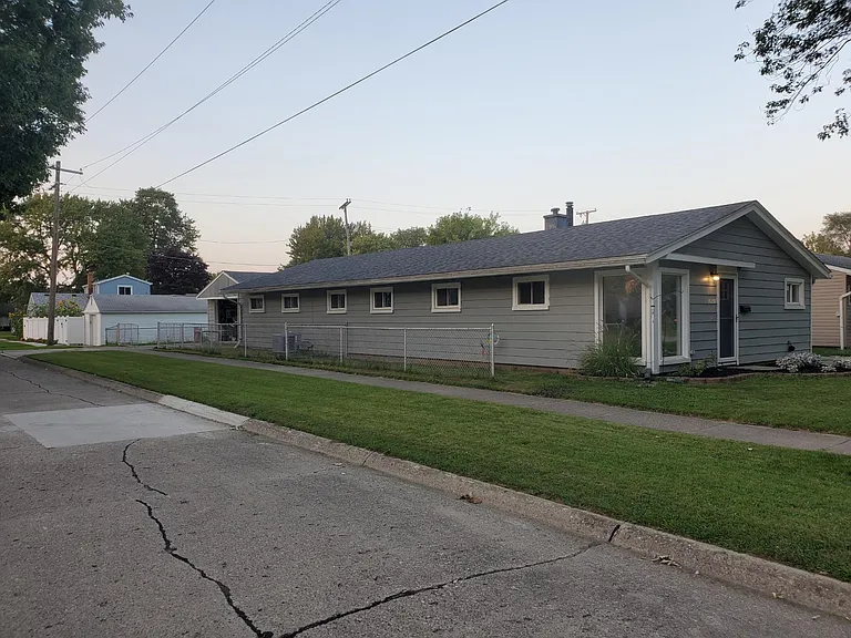 36250 Hazelwood St — Photo 3