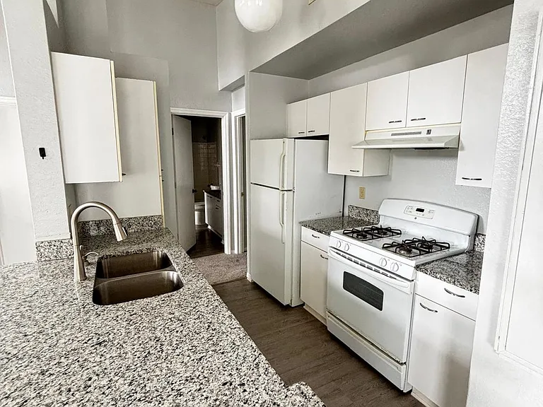 1610 Columbia Arms Cir #231 — Photo 8