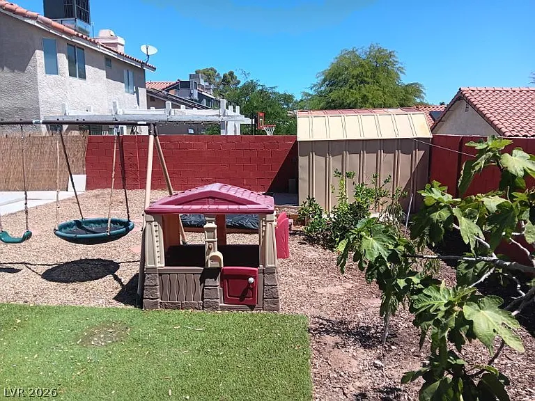 121 Logansberry Ln — Photo 34