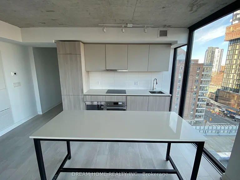 47 Mutual St #807 — Photo 3