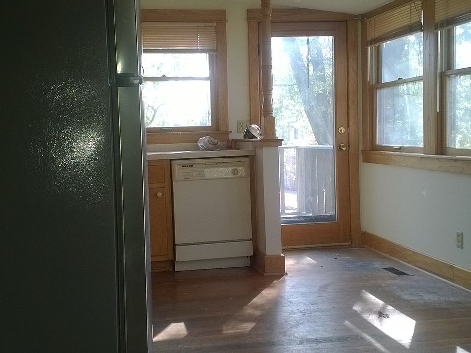 2nd image of 319 E 7th St