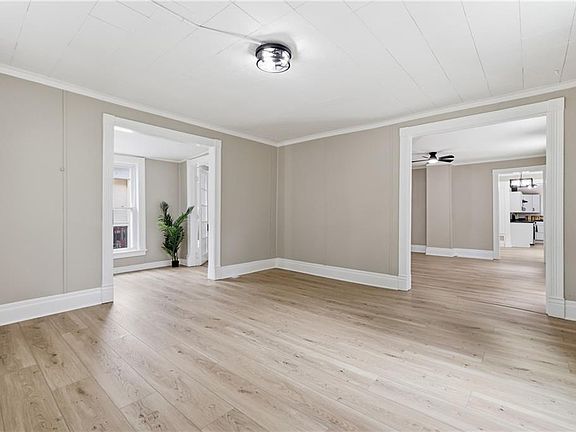 3rd image of 919 4th Ave
