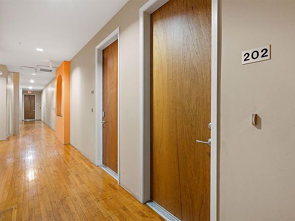 5th image of 1312 Live Oak St APT 202