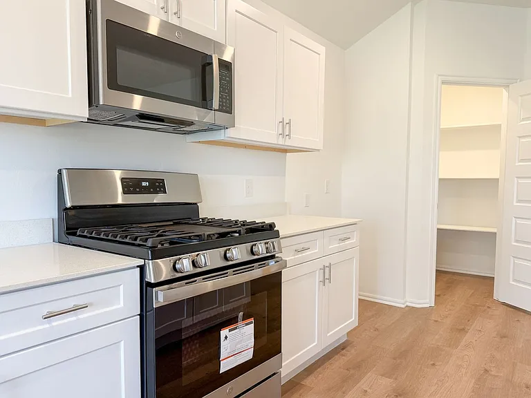 16309 Harvester Dr — Photo 6