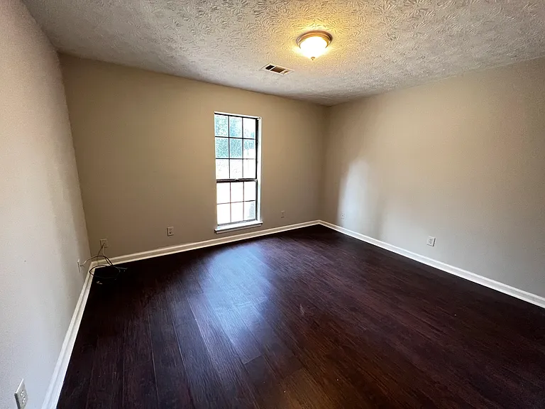 436 Eastdale Rd S — Photo 6