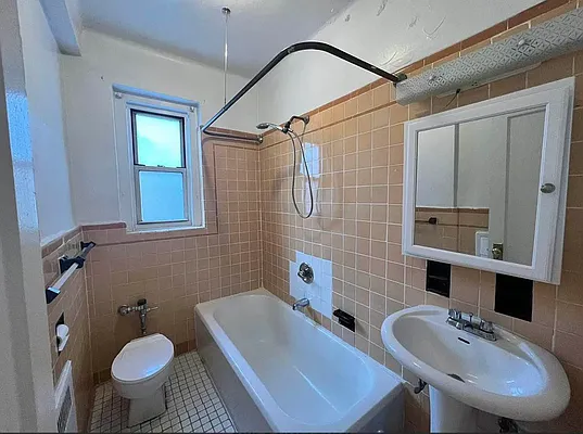 Rented by Queens Apartments Realty LLC | media 13