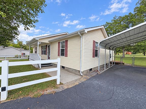3rd image of 155 Winfield Ln