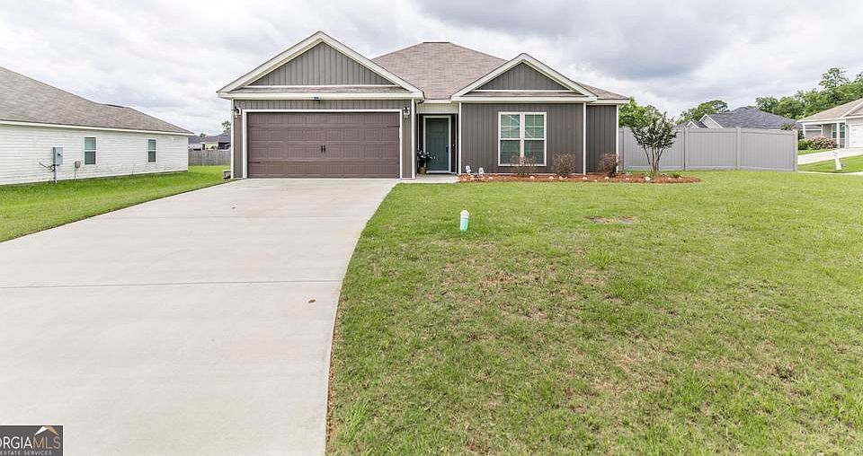 1st image of 10 Cole Dr