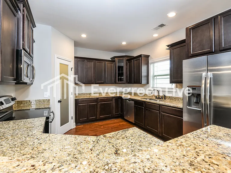 181 Eldon Dr — Photo 5