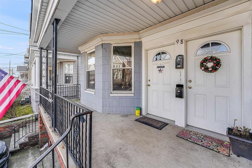 Building Photo - 98 W 47th St #1