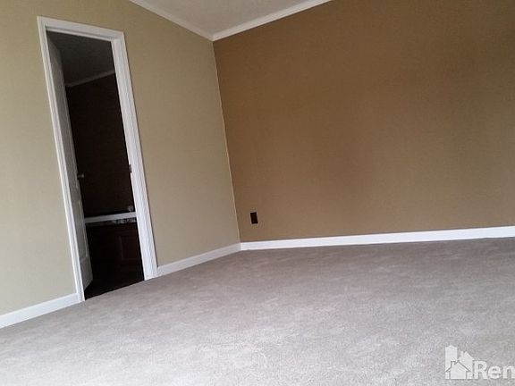 3rd image of 312 Medina Ct