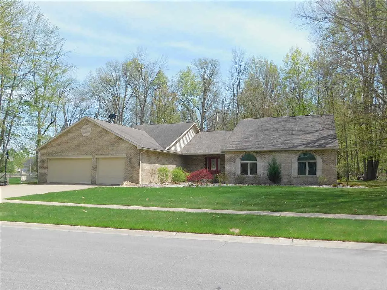 5205 Trailridge Dr photo 1