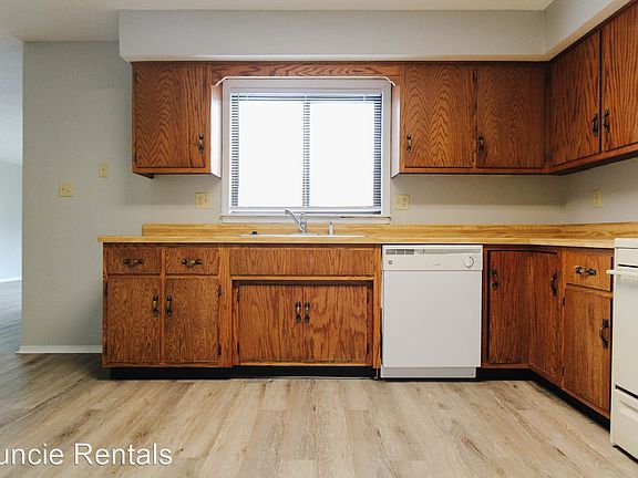 3rd image of 3905 N Franklin St #9311456