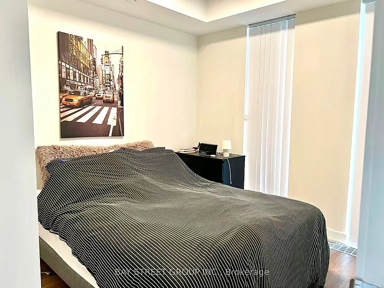 50 McCaul St #906 — Photo 8
