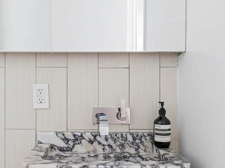 555 W 59th St #Townhouse 3C — Photo 7