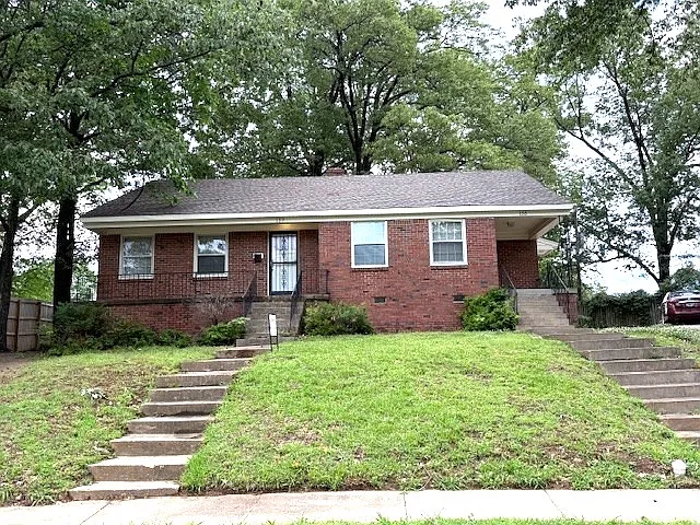 137 Roberta Dr — Photo 1