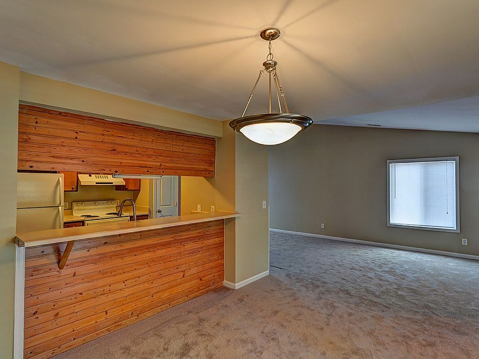1st image of 2706 Mulberry Ln