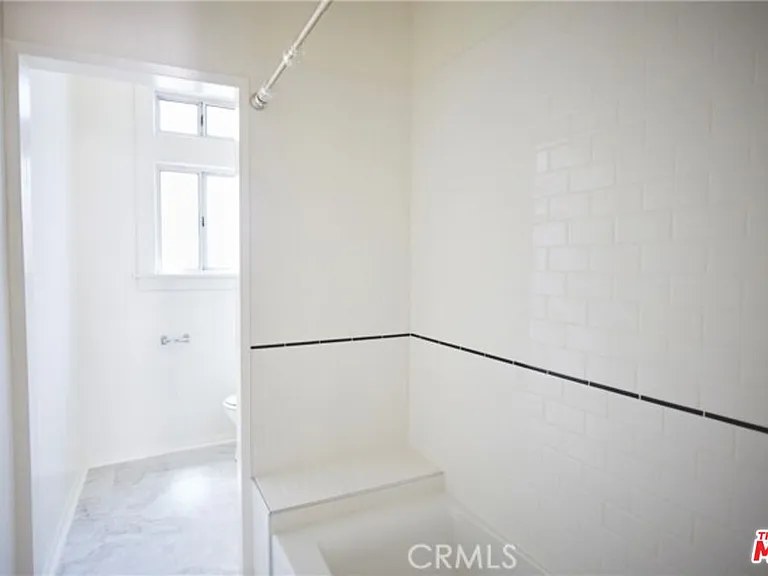 1275 N Wilton Pl #1275B — Photo 4