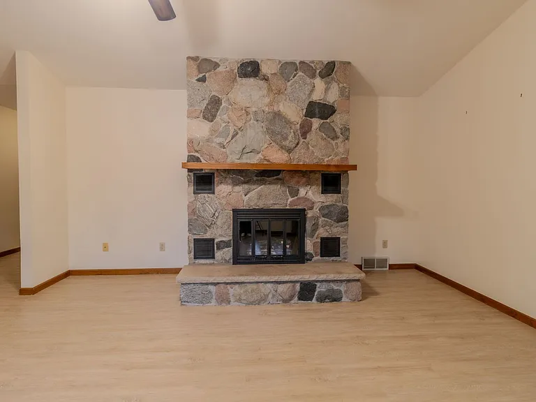 3332 Tibbets Dr — Photo 4