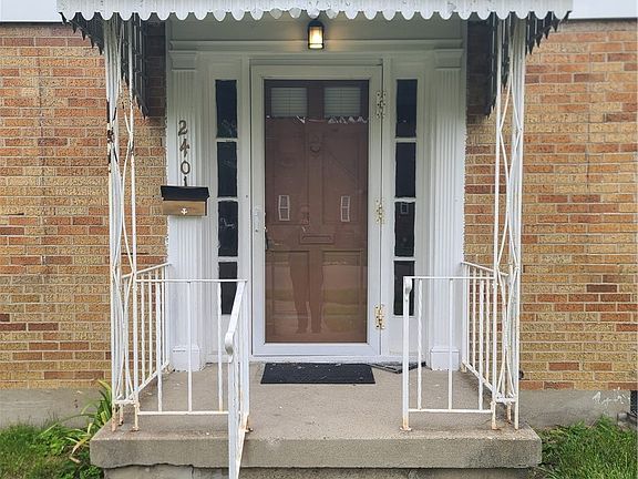 3rd image of 2401 Rugby Rd