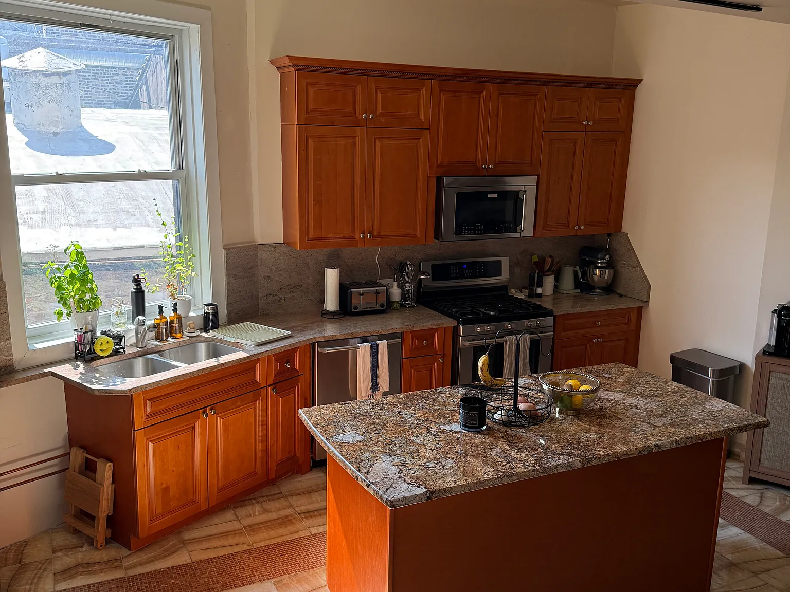 2 bed, 2100 sqft, $3,500 — Photo 3