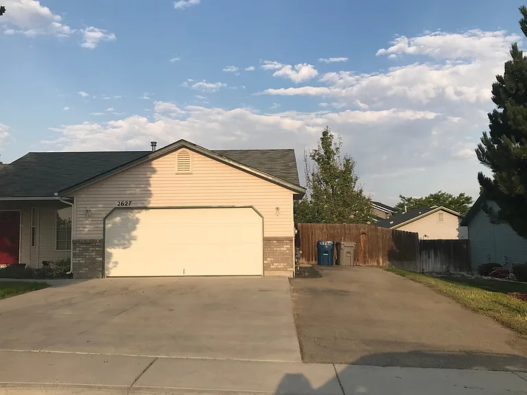 2627 S Canyon St — Photo 16