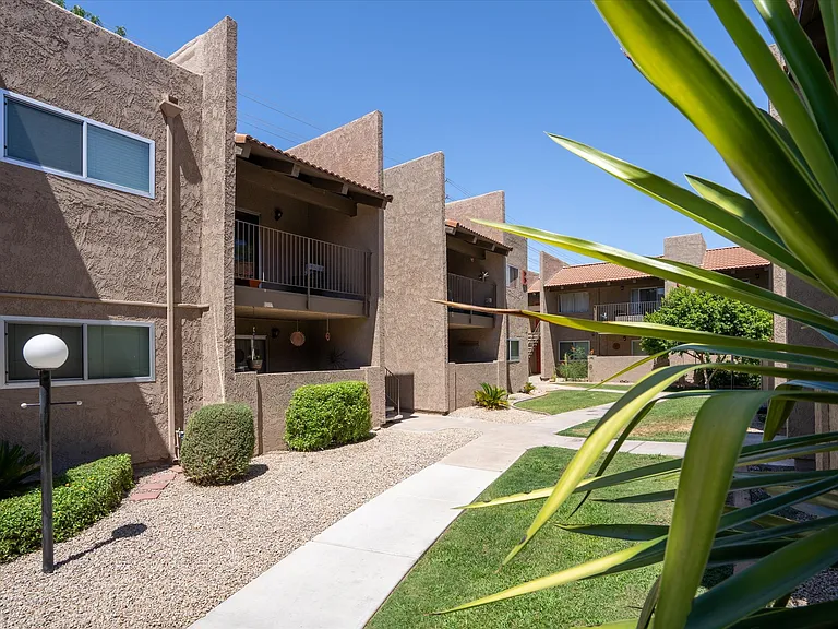 5525 E Thomas Rd #B11 — Photo 33